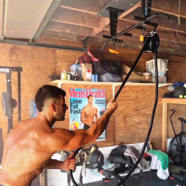 Multi pull up bar workout station for the home